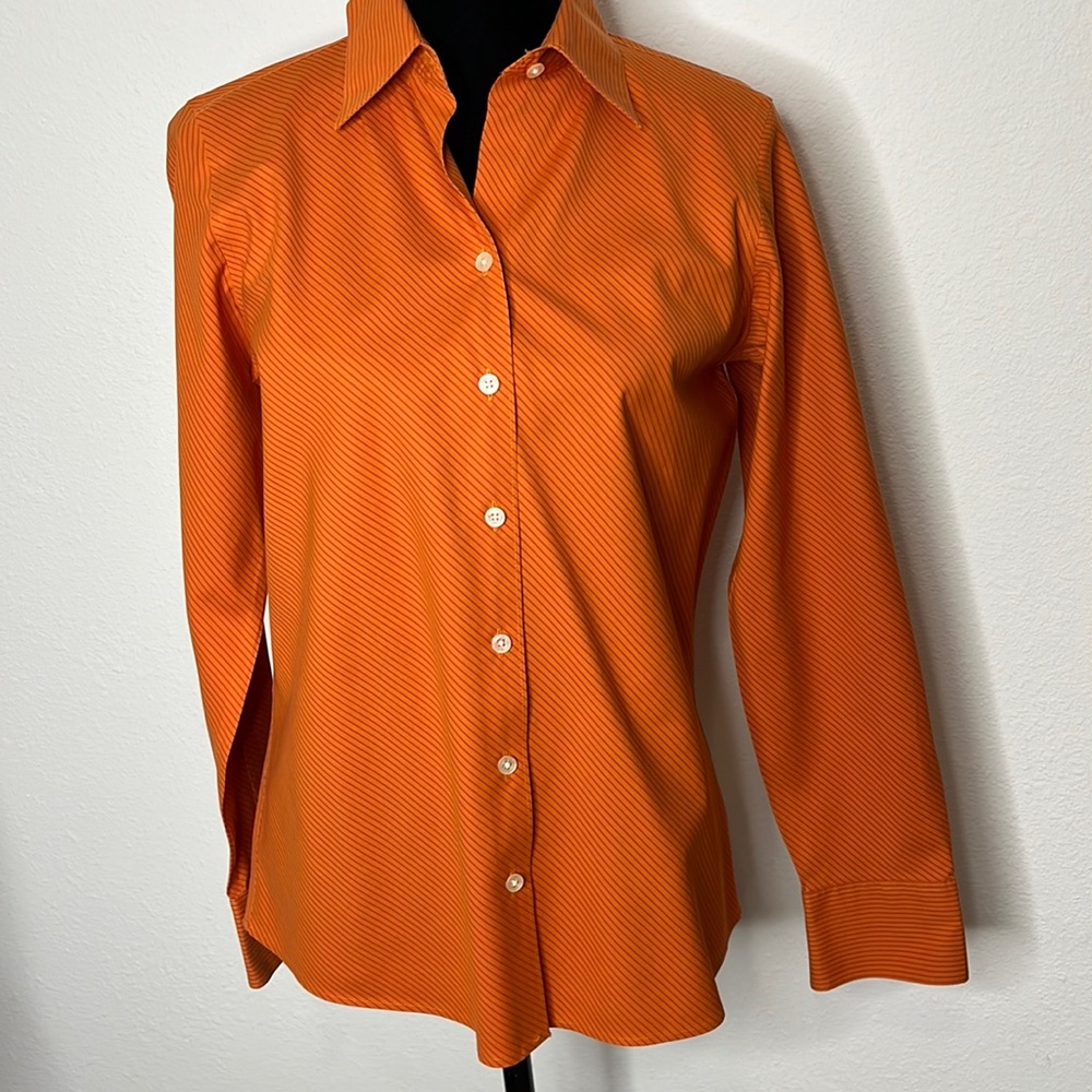 Eddie Bauer size Small wrinkle resistant button up long sleeved striped blouse